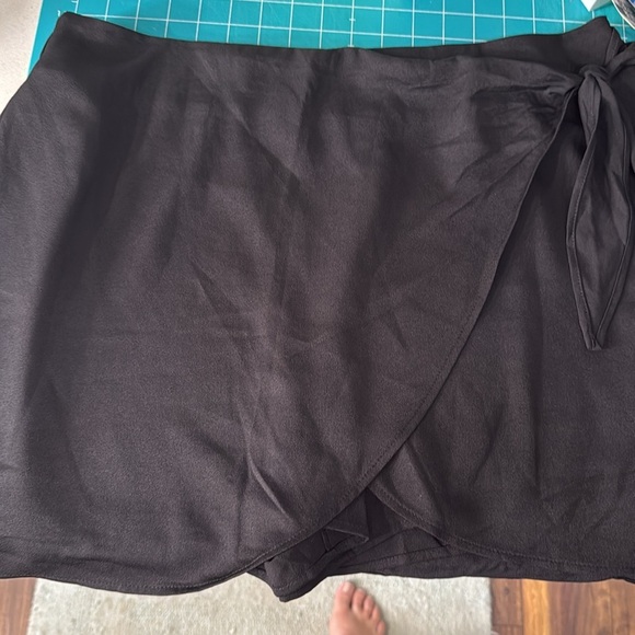 DR2 Black Side Tie Mini Skirt/Skort Scallop Wrap Front Detail Pull On Size XL - Picture 8 of 11